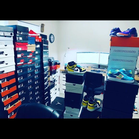 • Meet Your Posher, AUTHENTYXX • - Picture 3 of 9